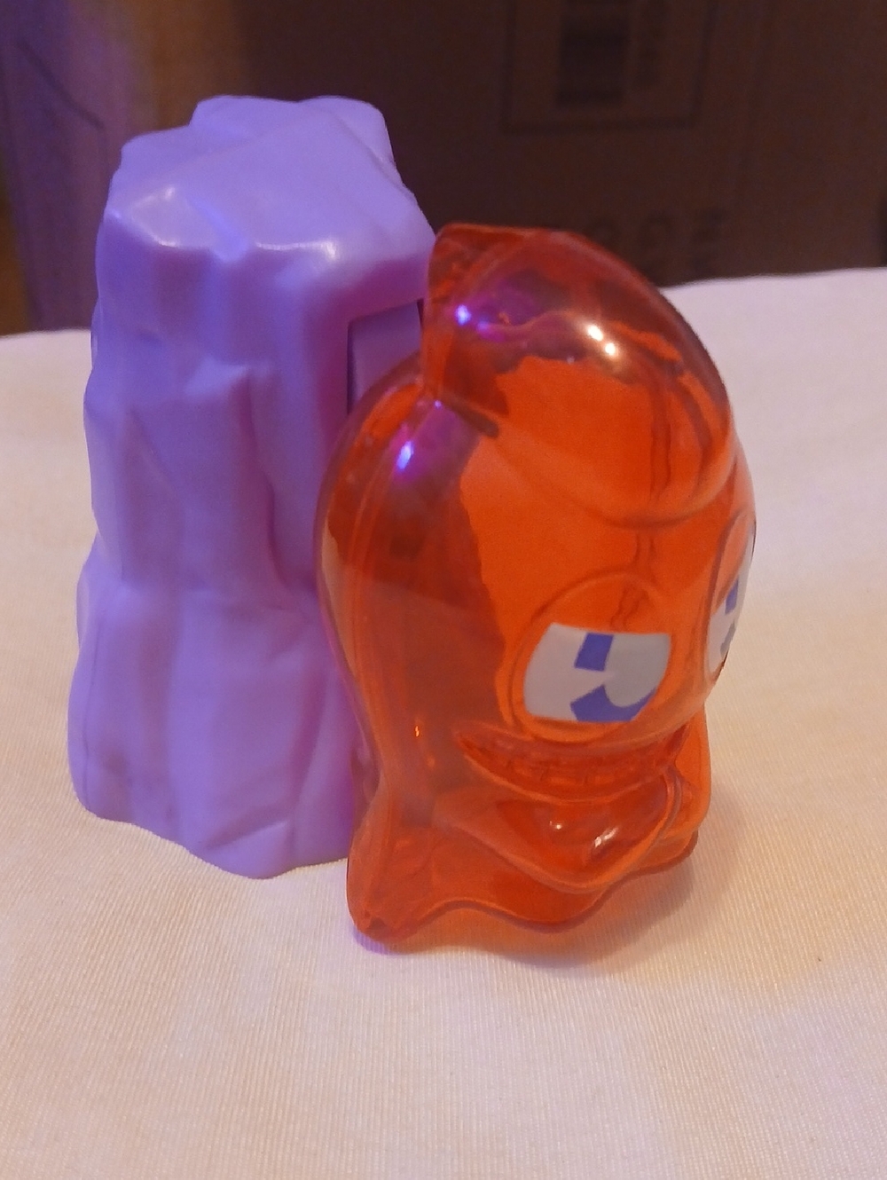 Pac-Man And The Ghostly Adventures BK Kids Toy - Blinky Figure with Purple Cave